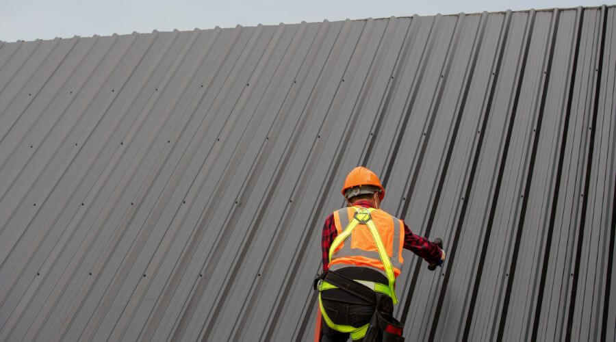 Professional gutter cleaning in East Lyme, CT